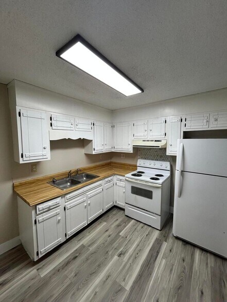 Building Photo - 572 Highland Dr SW