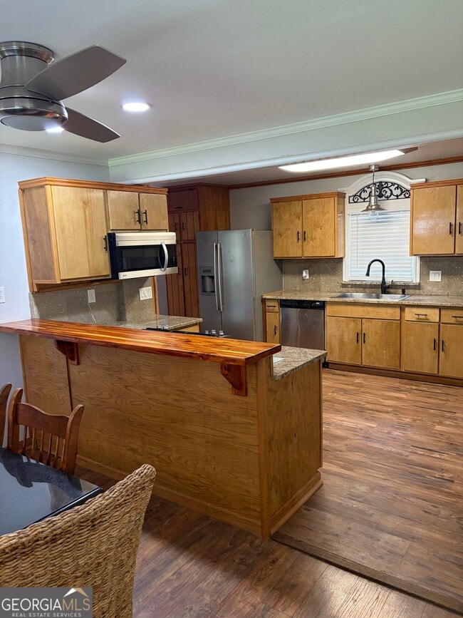 Building Photo - 105 Braemar Dr