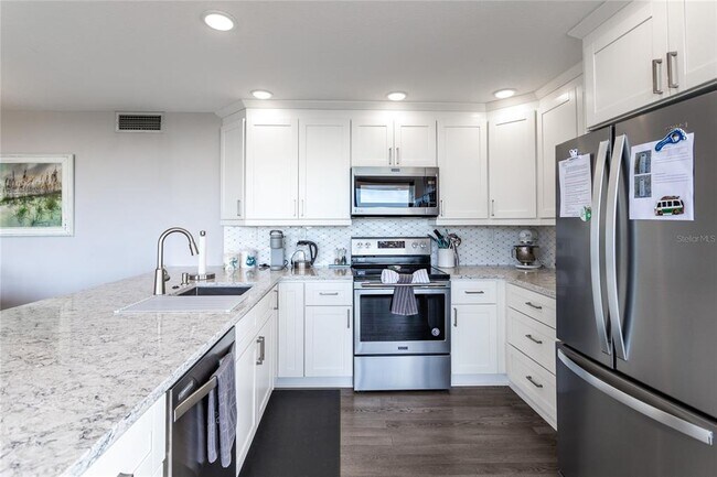 Building Photo - 6210 Sun Blvd