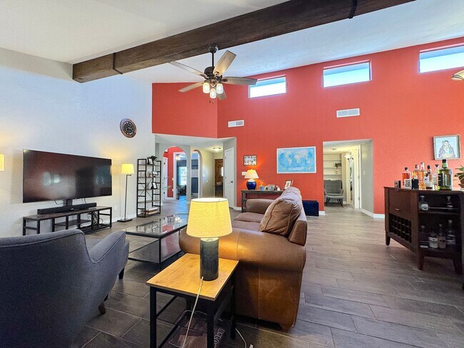 Building Photo - 6851 Amposta Dr