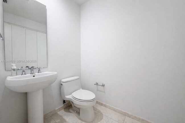 Building Photo - 900 Brickell Key Blvd