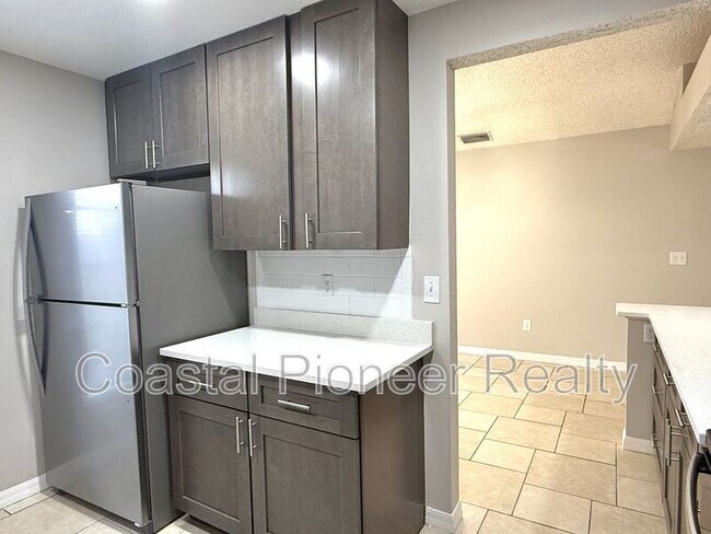 Building Photo - 1412 High Knoll Dr