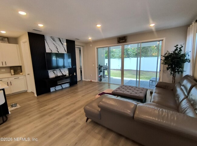 Building Photo - 5747 Tomahawk Lake Dr