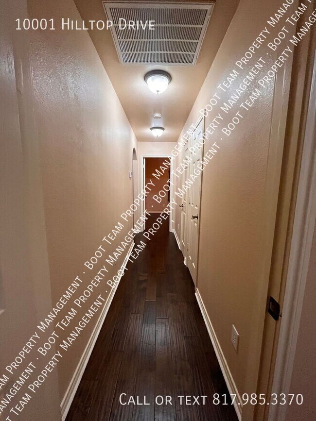 Building Photo - 10001 Hill Top Dr