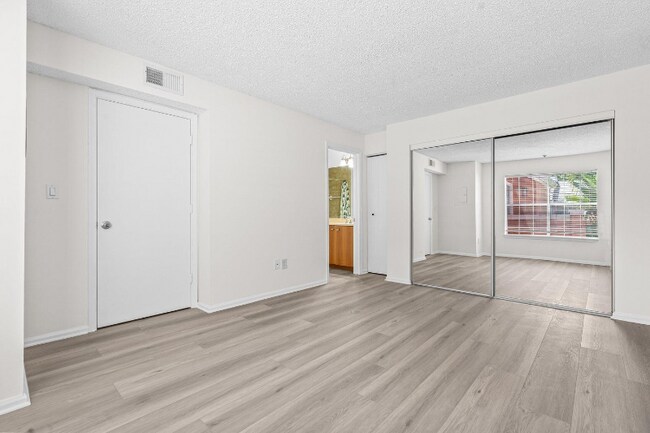 Building Photo - 1125 Crystal Way