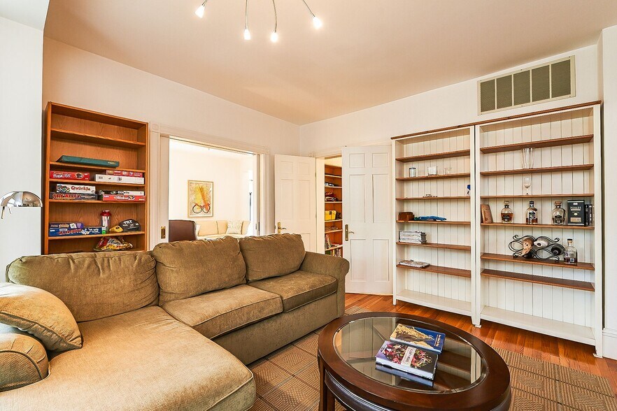 Building Photo - 25 Mason Ter