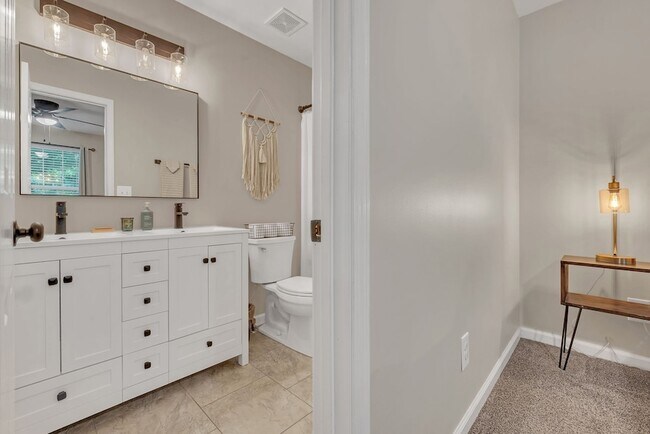 Building Photo - 2029 Sunday Silence Dr