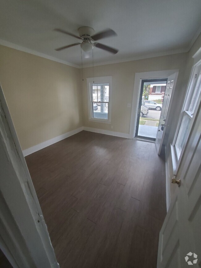 Building Photo - "2-Bedroom Duplex Home in Louisville with ...