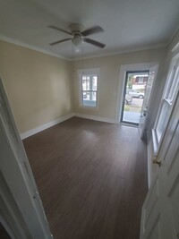 Building Photo - "2-Bedroom Duplex Home in Louisville with ...