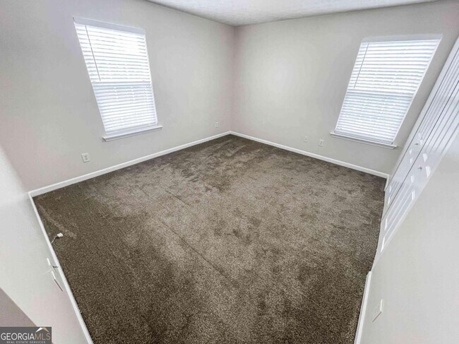 Building Photo - 6205 Tree Ridge Dr N W