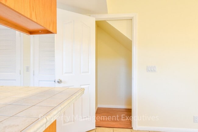 Building Photo - 2 Bed, 2 Bath Townhome with Garage & Bonus Room