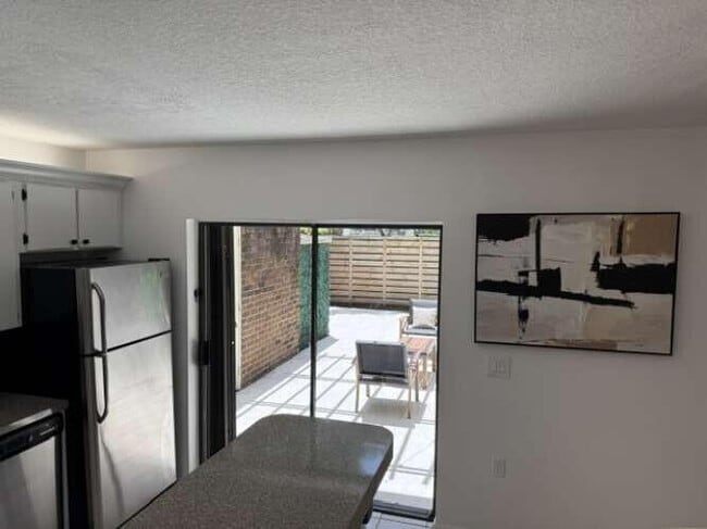 Building Photo - 406 4th Terrace