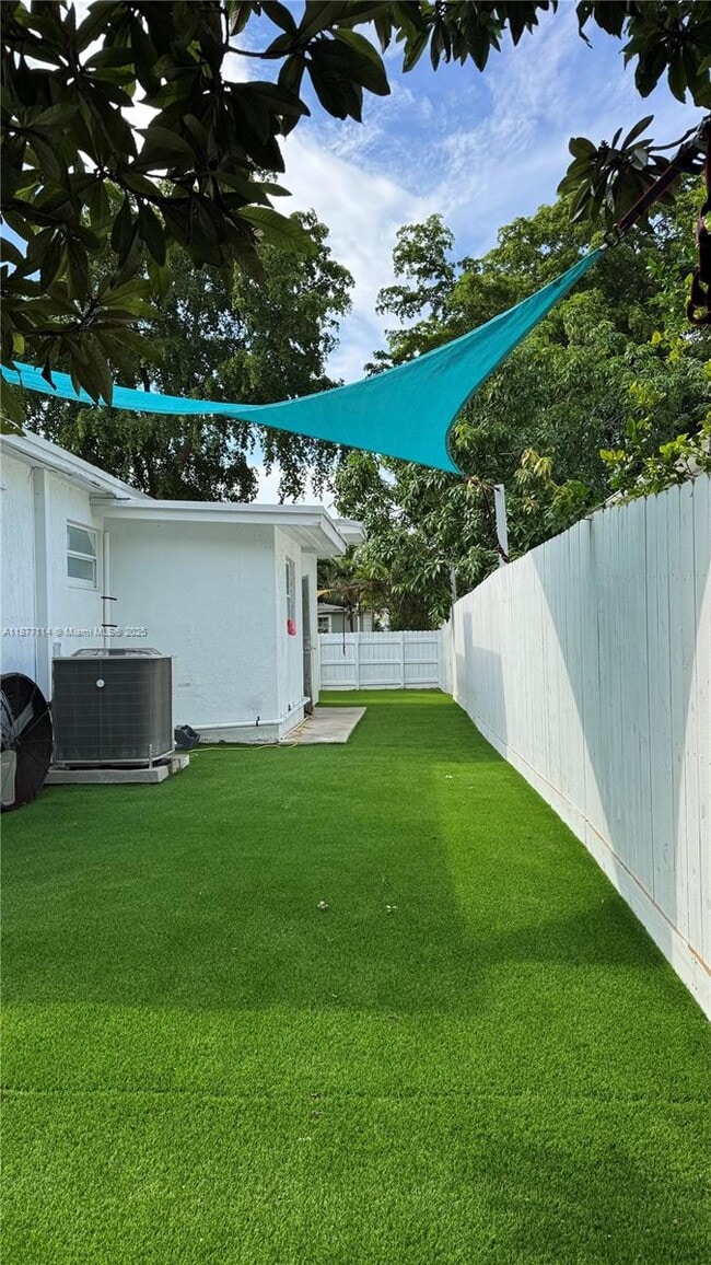 Building Photo - 181 NE 121st St