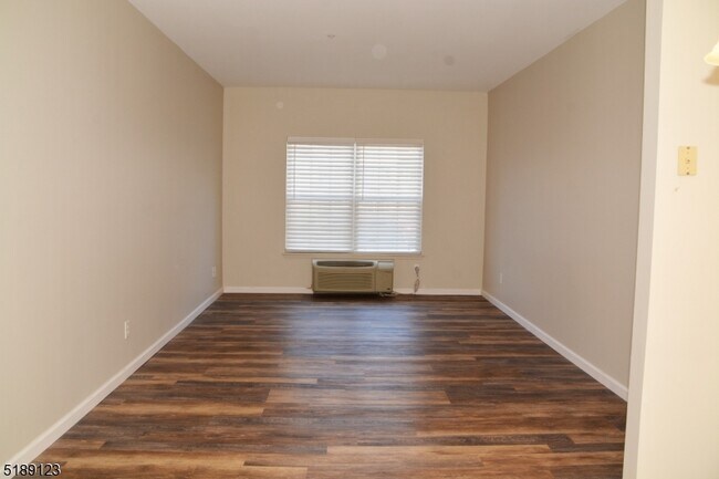 Building Photo - 2 Richmond Rd