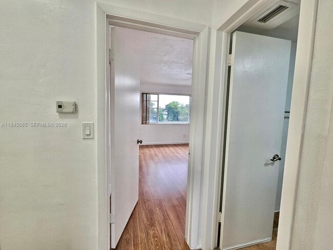 Building Photo - 0000 00000