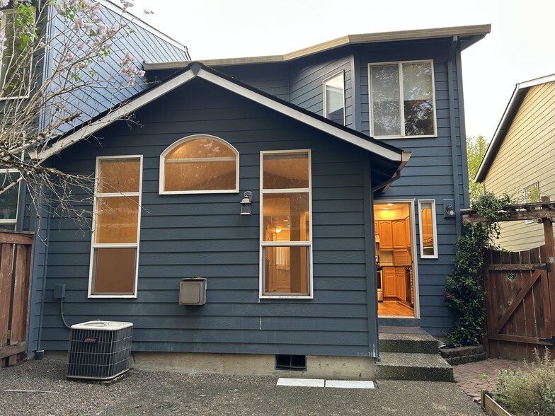 Building Photo - 17592 SW Heatherwood Ln