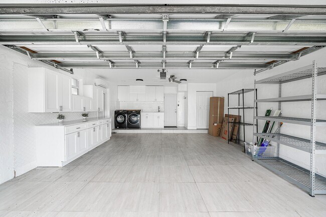 Building Photo - 124 Oregon Ln