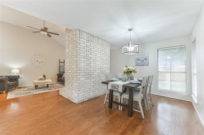 Building Photo - 5701 Village Arbour Dr