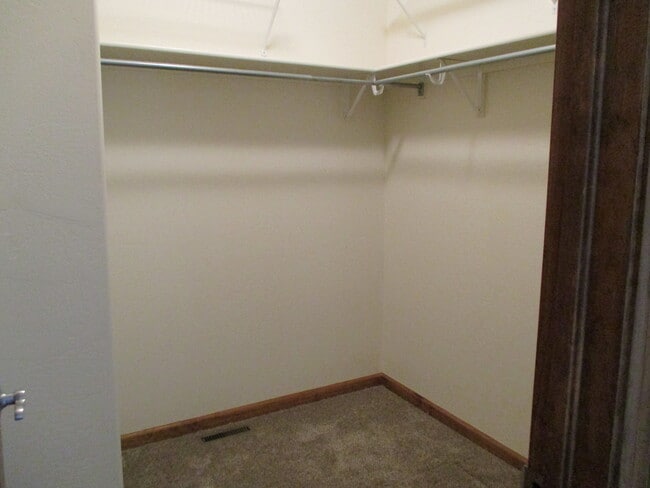 Building Photo - Unfurnished 3 Bed, 2 Bath Home for Rent in...