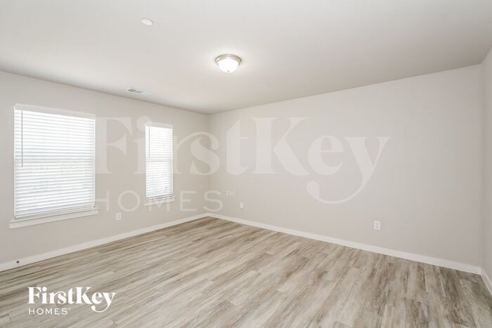Building Photo - 615 Sophia Wy