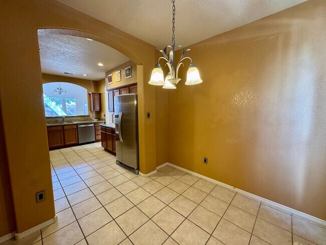 Building Photo - La Cueva Oeste Home!