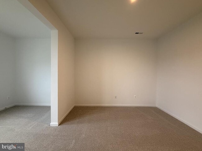 Building Photo - 453 Husky Trl