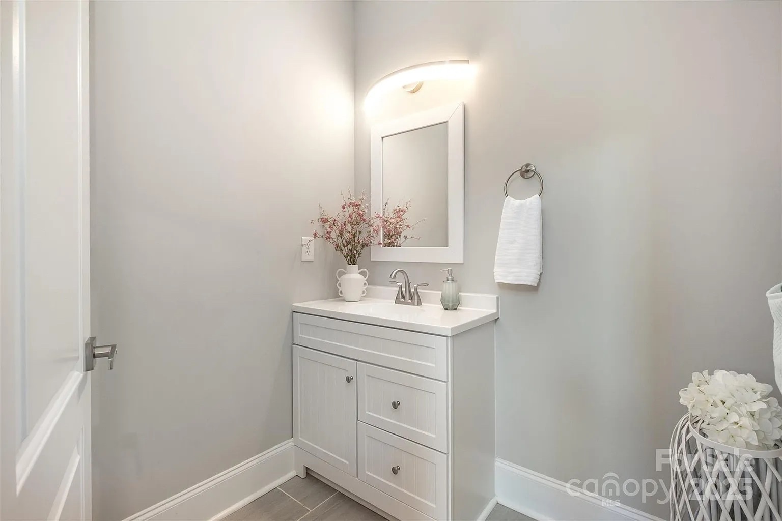 Building Photo - Room in House on Knollwood Cir