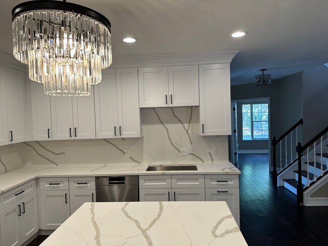 Building Photo - 1115 Damask St