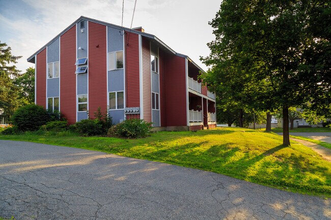 Building Photo - 48 Hemlock St