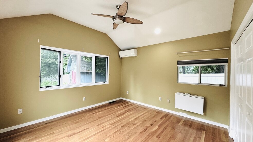Bedroom 1 - 7 Oak St