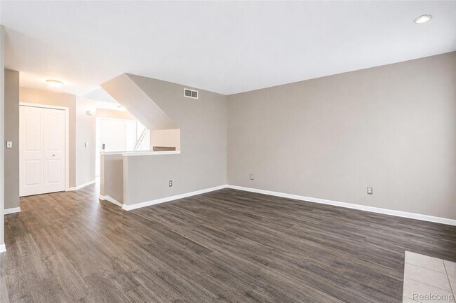 Building Photo - 22733 Coachlight Cir