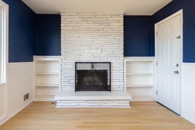 Building Photo - 6002 E 8th St N