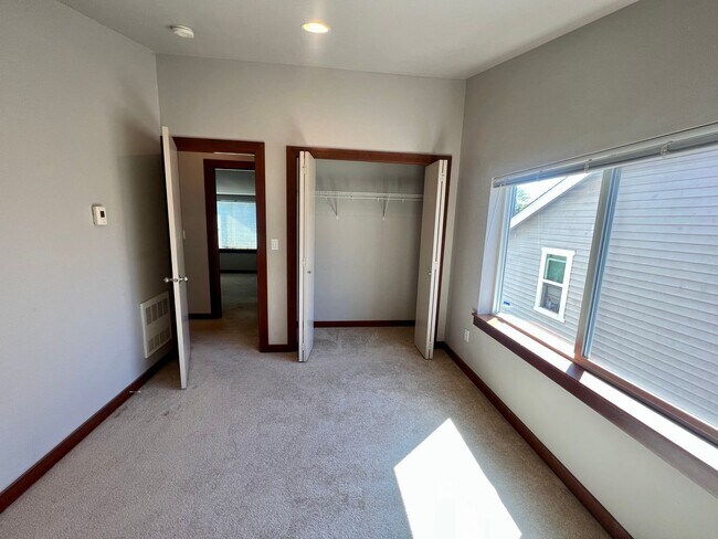 Building Photo - 4015 7th Ave NE
