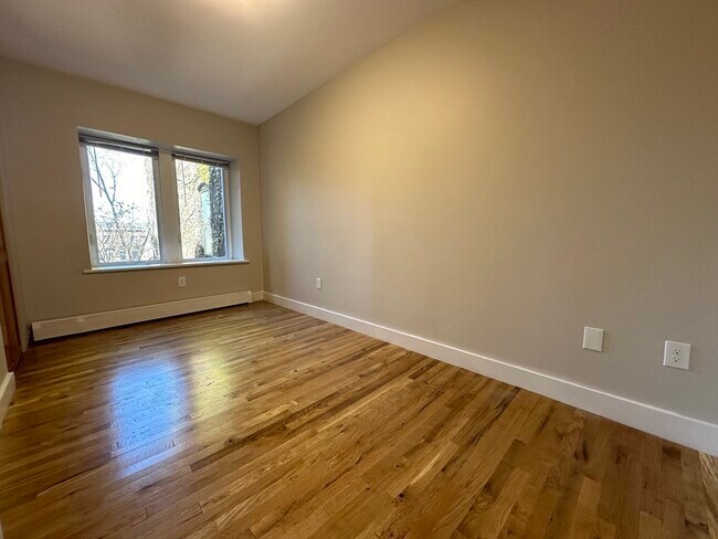 Building Photo - 33 Grove 2 Grv