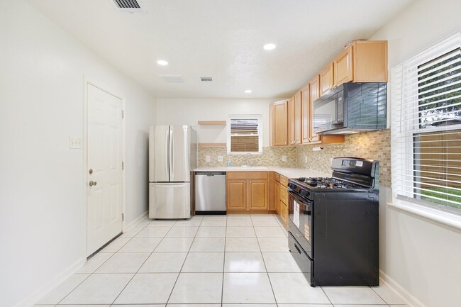 Building Photo - 1303 Gamma St