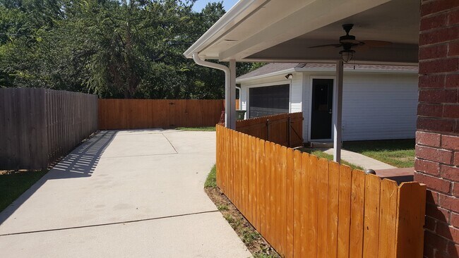 Building Photo - COMING SOON, JANUARY 10TH:  Beautifully Remodeled 3/2/2 Home, Generously updated Smart Home - For...