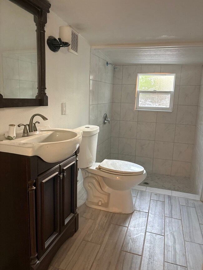 Building Photo - 4bed/3bath SFH Rent $1740/month ready May 2026