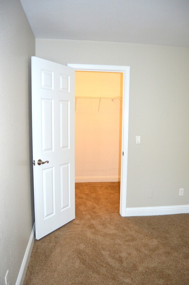 Building Photo - MOVE IN READY!! 1 Bedroom 1 Bath in Villa Borgata