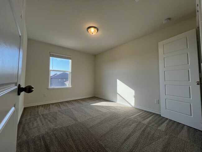 Building Photo - 421 Landmark Brook