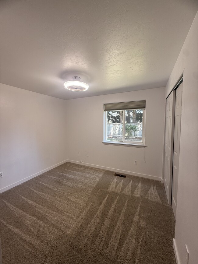 Building Photo - 6128 Thornbury Ct SE