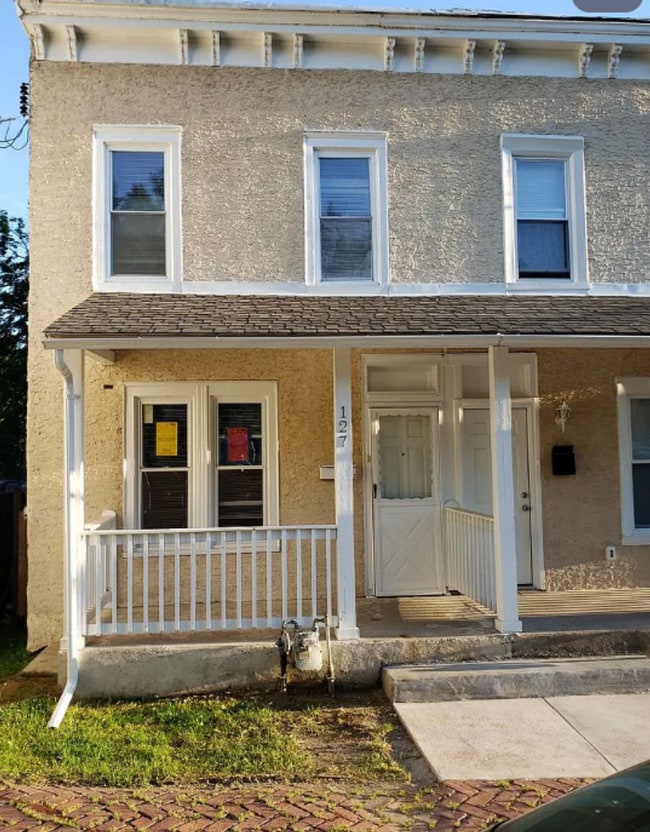 Building Photo - 127 9th St