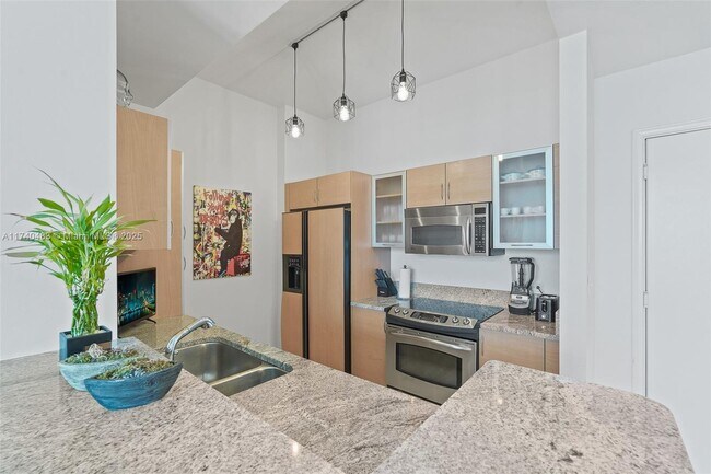 Building Photo - 2775 NE 187th St
