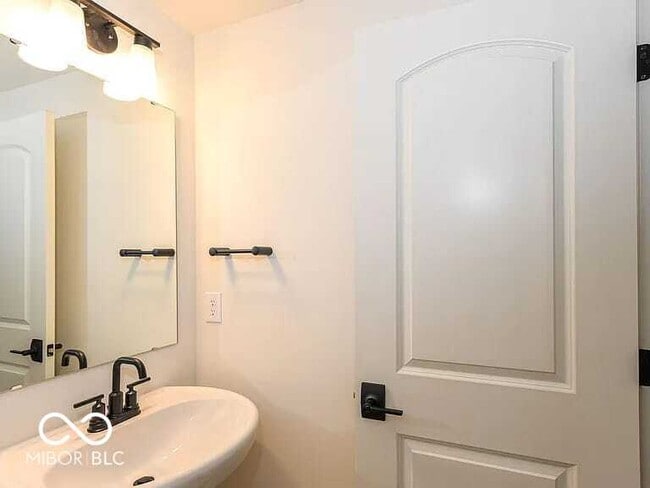 Building Photo - 1740 Blenker Dr