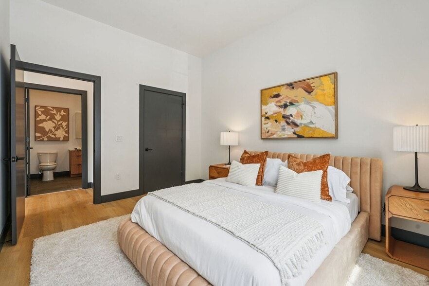 Interior Photo - Lexington on Broadway