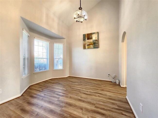 Building Photo - 21827 Sierra Long Dr