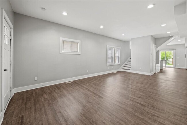 Building Photo - 203-203 N Gray St