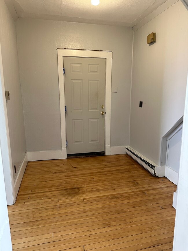 Building Photo - 11 LLC-93 Sailly Avenue