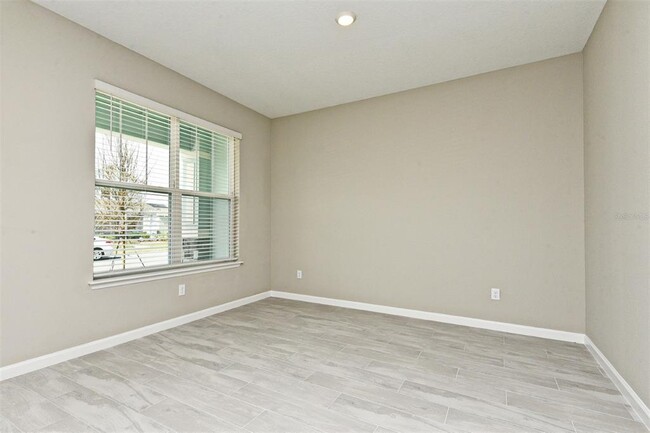 Building Photo - 627 Bayhawk St