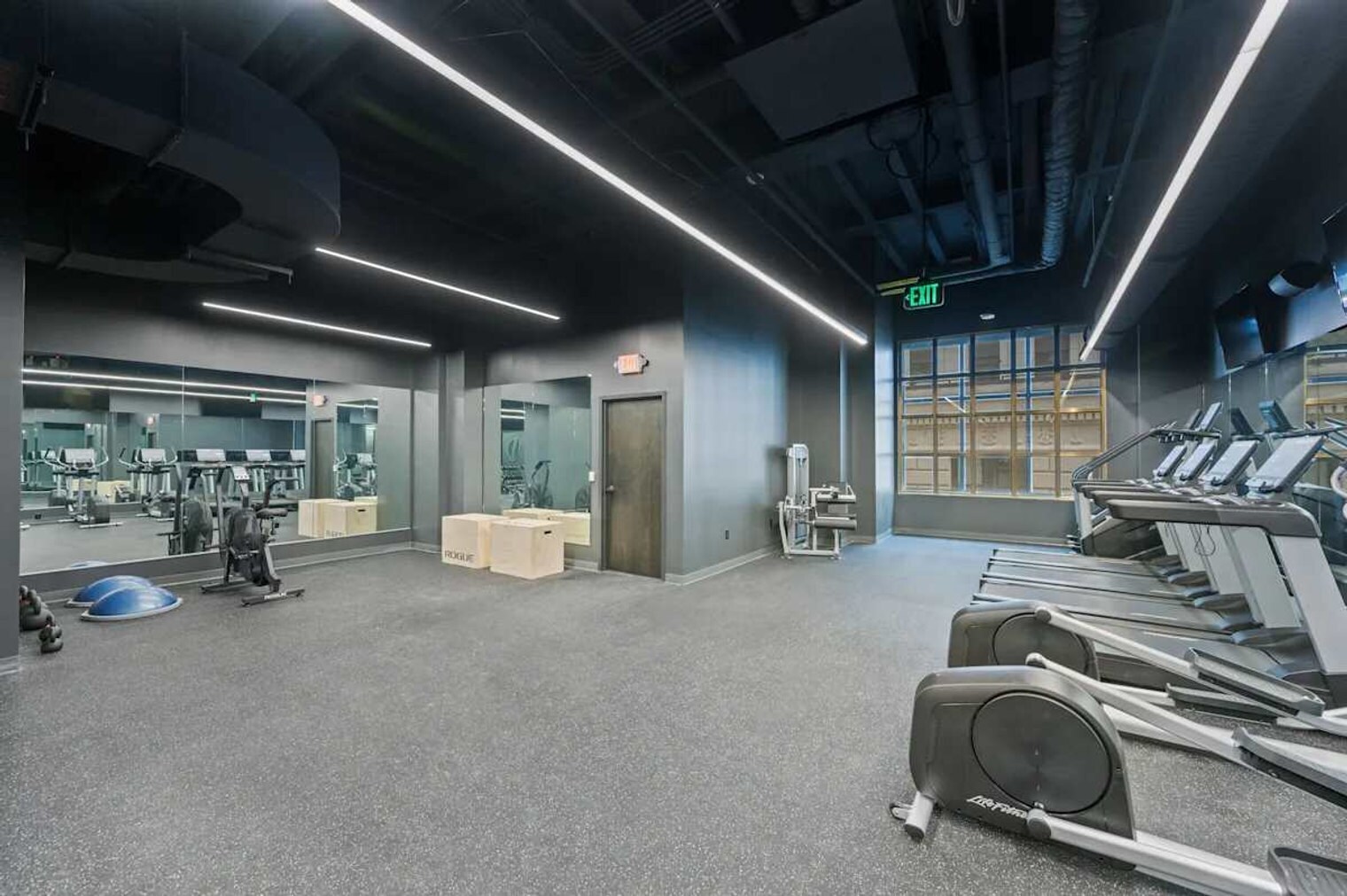 Building Photo - 9-JAN-JAN E 4th St