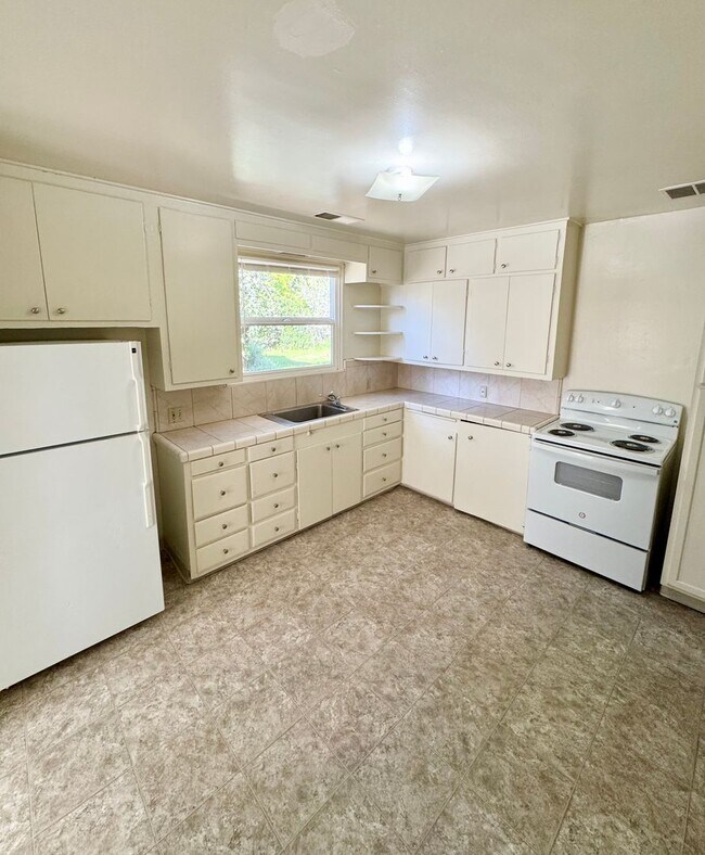 Building Photo - 1119 Citrus Ave